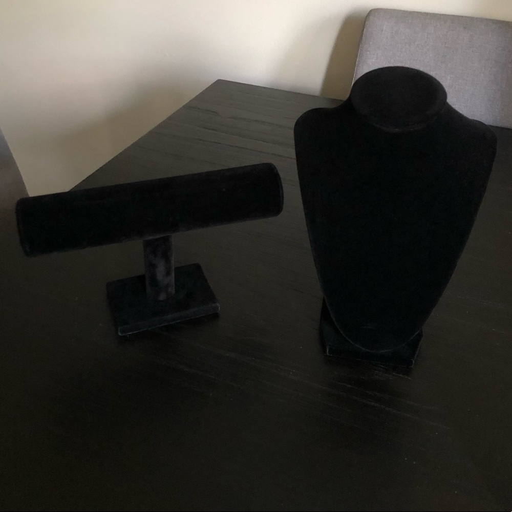 Necklace & Bracelet display